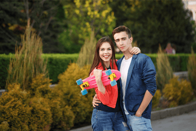 Pierwsza miłość. Jakich emocji doświadcza zakochany nastolatek?